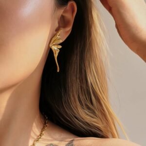 Elevate your everyday style with these timeless hoop earing